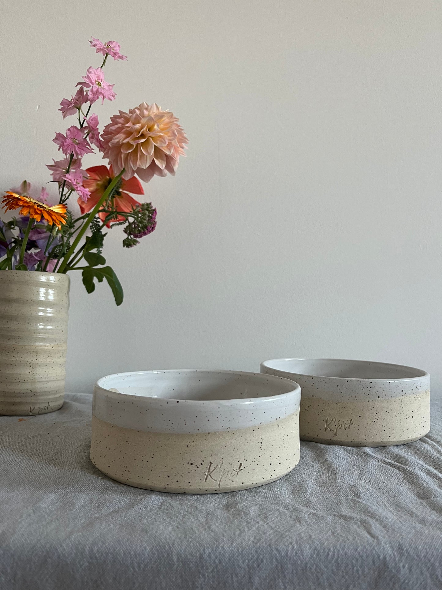 23. Set van 2 cilinders - spikkel wit