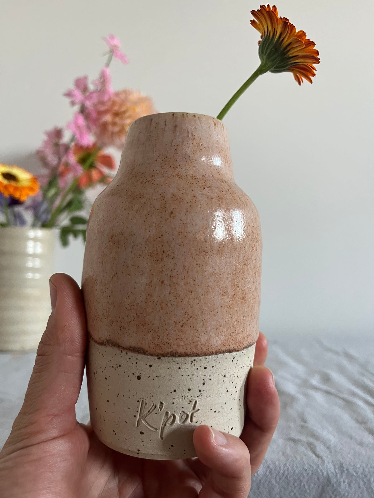 40. Vaasje - spikkel Peach rose