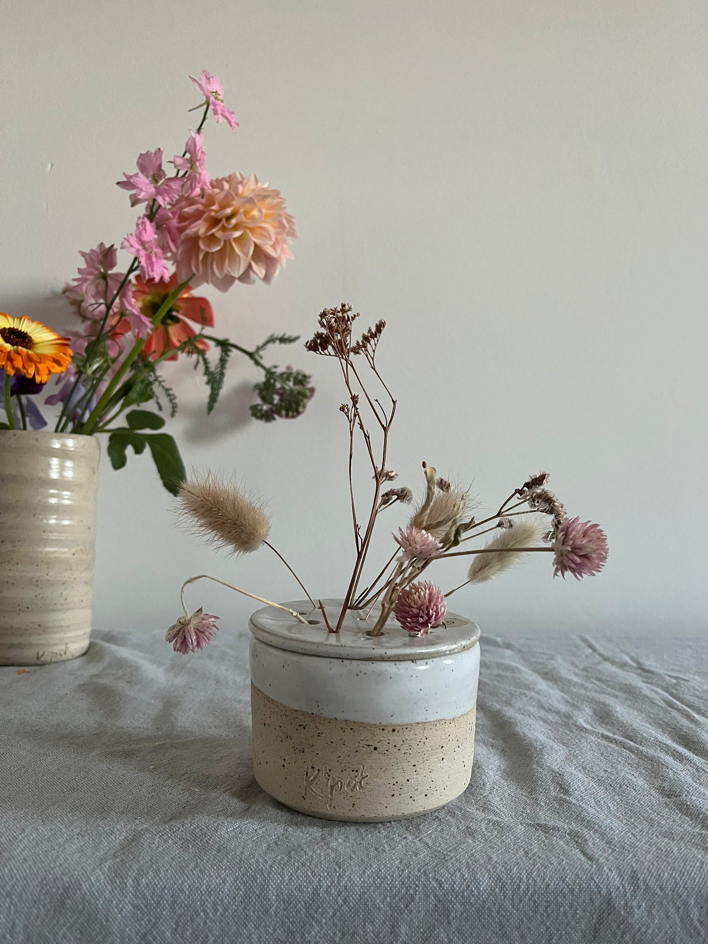 41. Bloemenpotje - spikkel wit