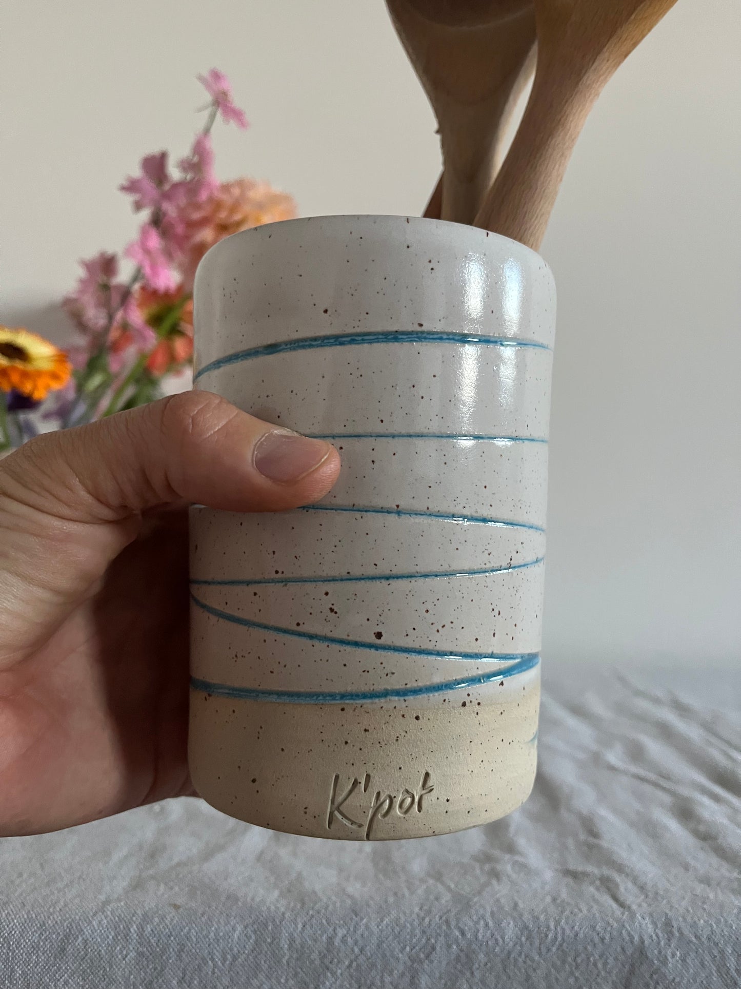 51. Lepelpot / vaas - spikkel wit blauw